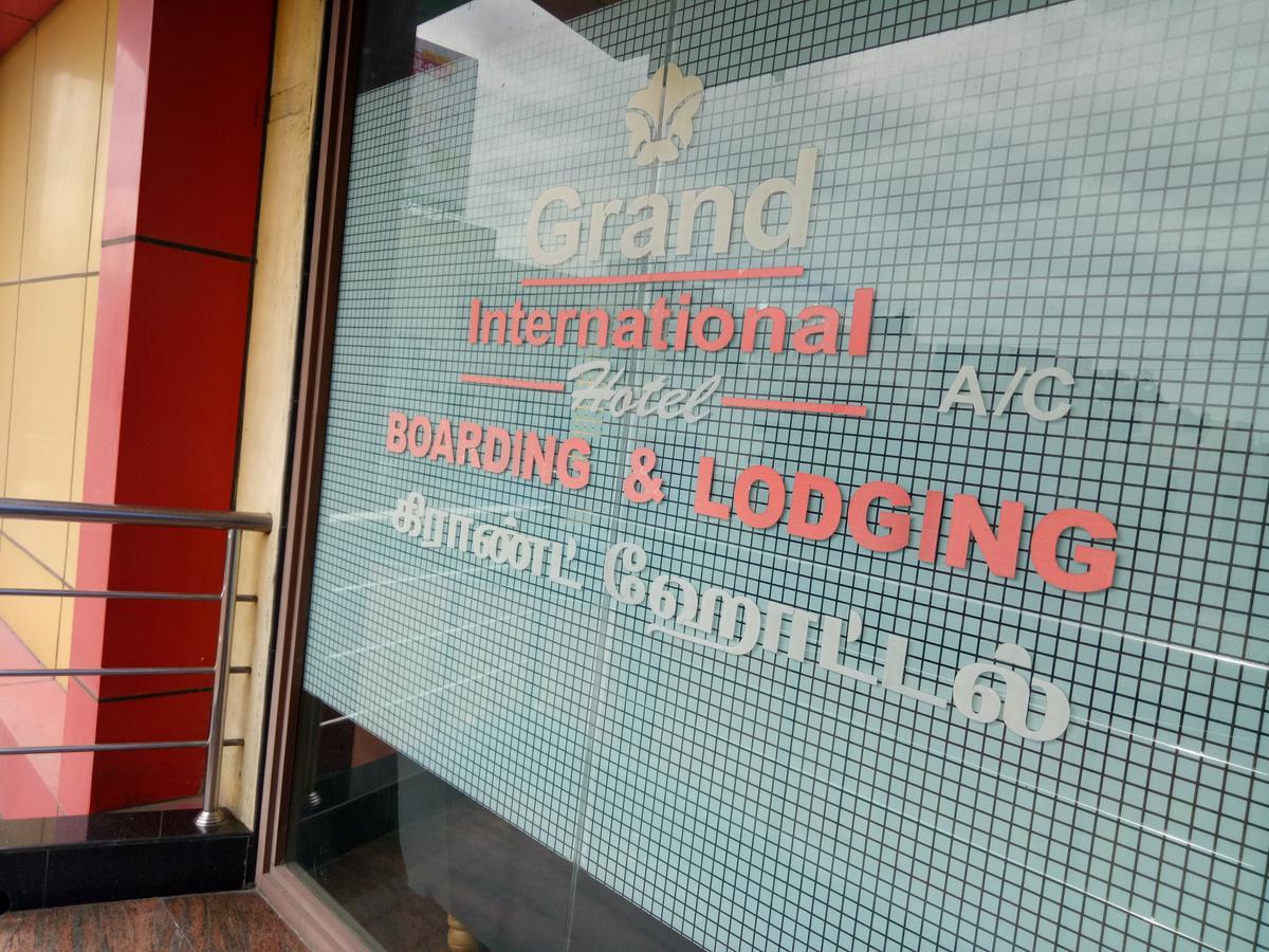 Отель Grand International Ироду Экстерьер фото