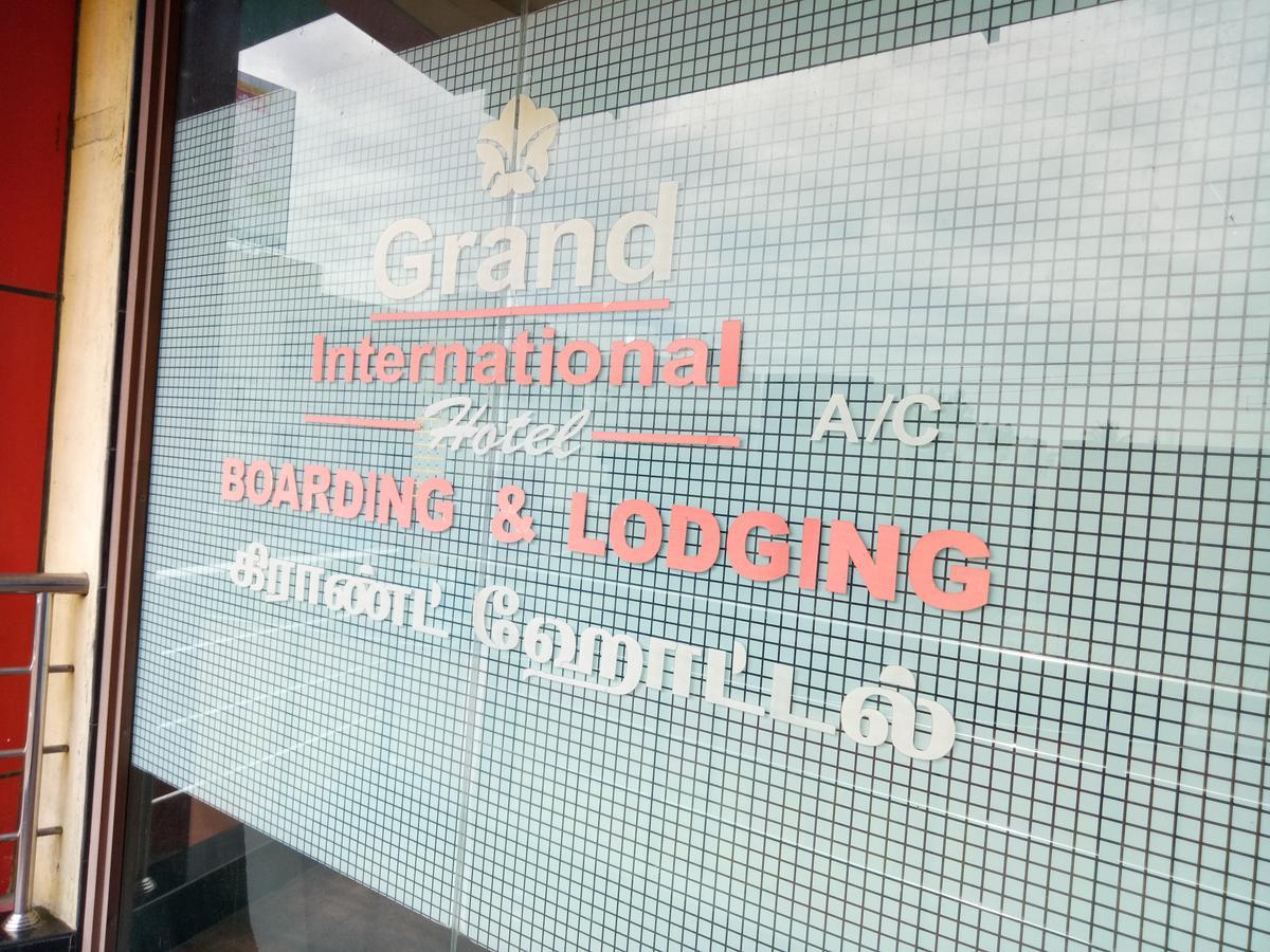 Отель Grand International Ироду Экстерьер фото